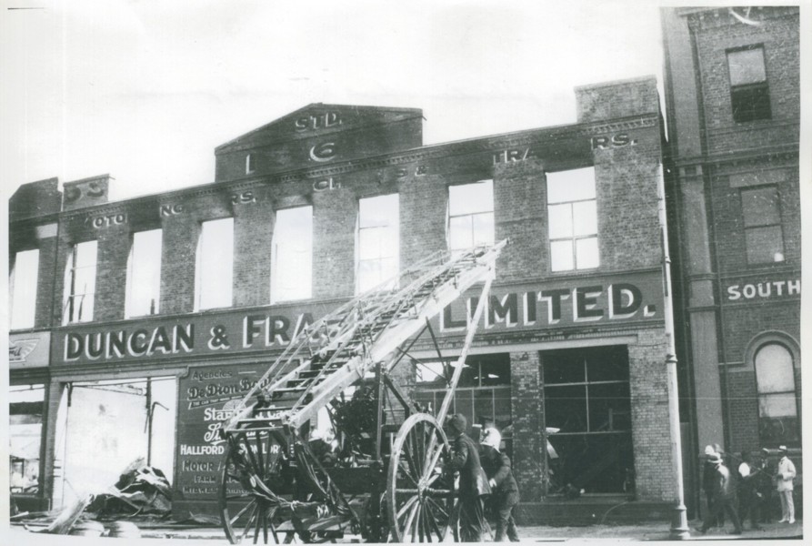 firemen packing up SLSA B34374